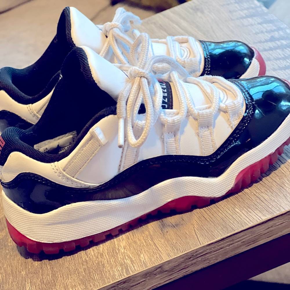 Jordan 11 Retro kids size 12 ((RED BOTTOM)) Black/ Red/White